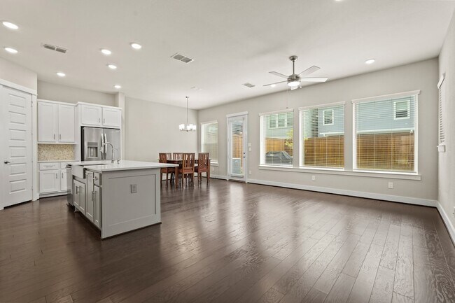 Foto del edificio - 10972 Hewitt Cliff Ln