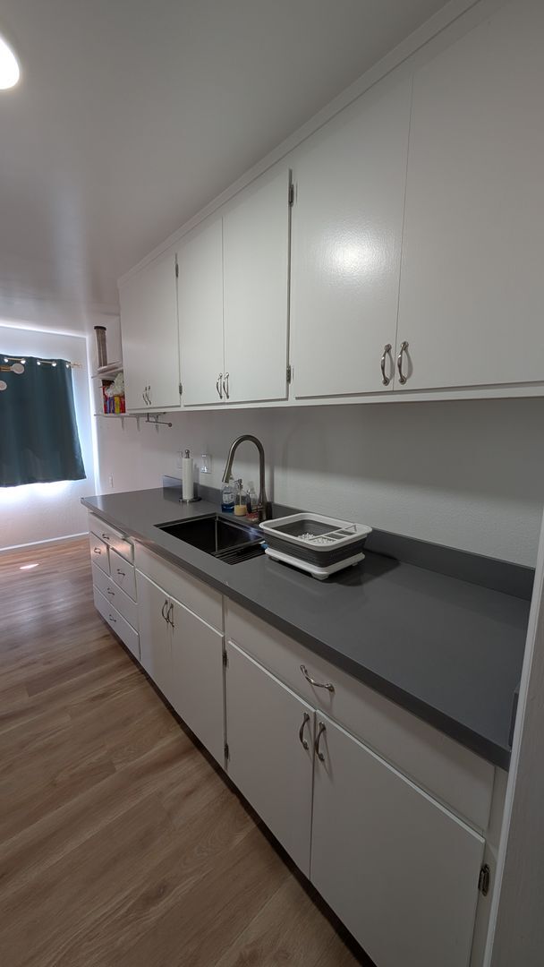 Foto del edificio - Modern Top Floor Condo, Newly Remodeled -U...