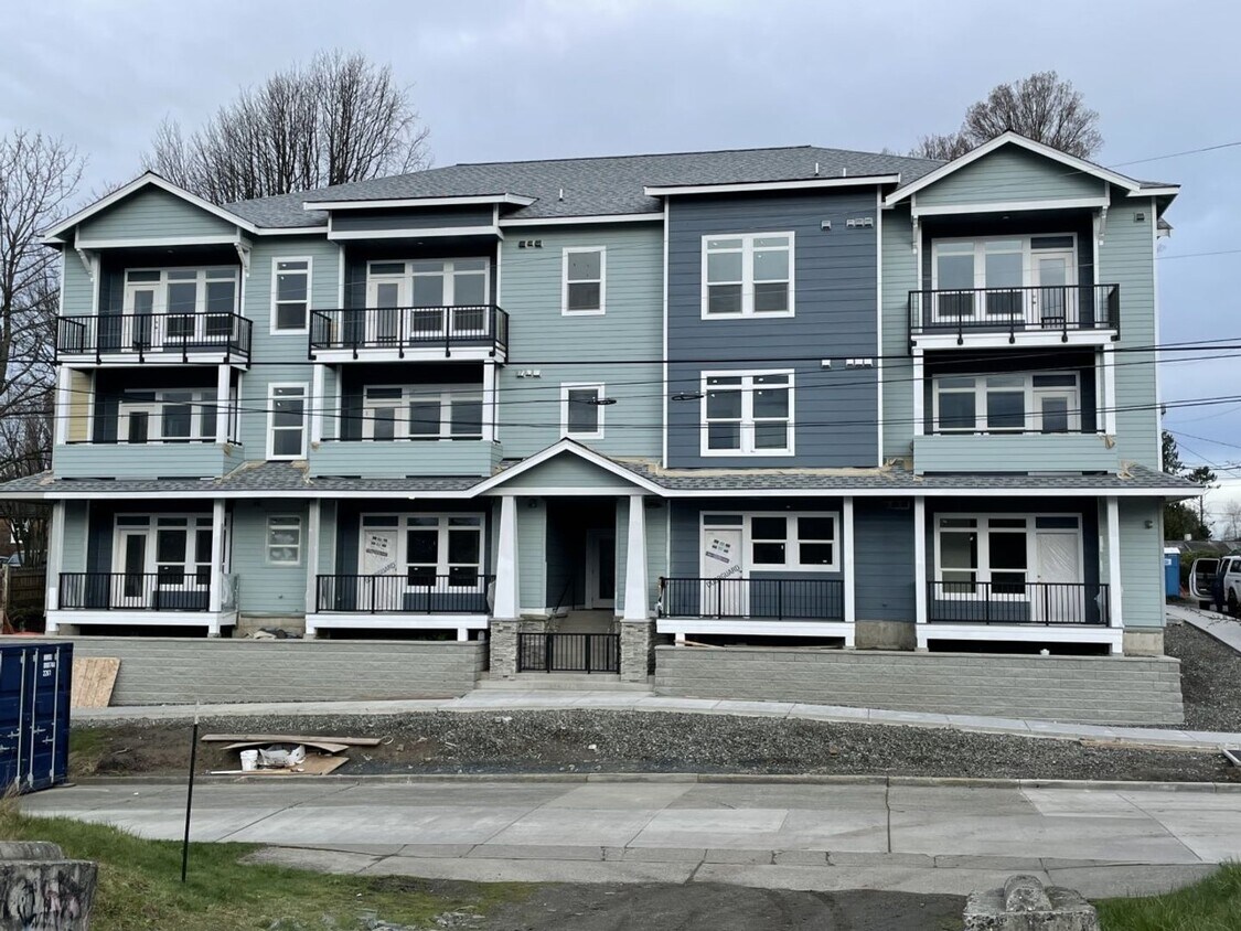 1513 E St Apartments Apartments in Bellingham, WA