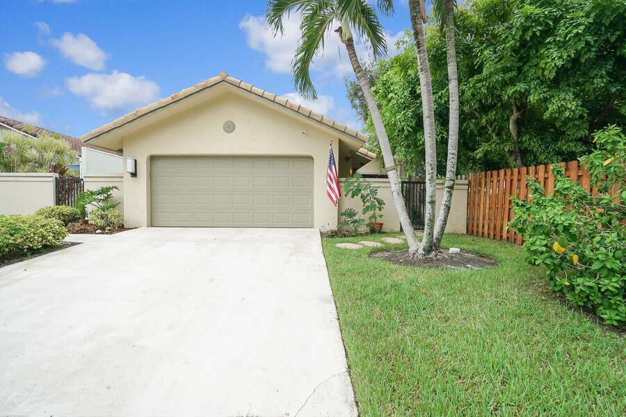 Foto principal - 1740 NW 21st Ct