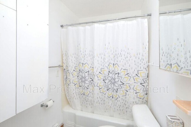Foto del edificio - 3317 E 15th St