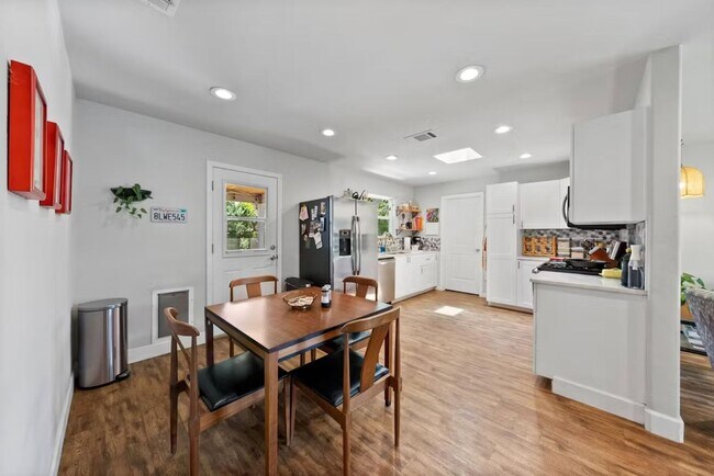 Building Photo - South Austin 3 Bedroom with a Garage!
