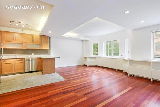 Building Photo - 354 2nd St