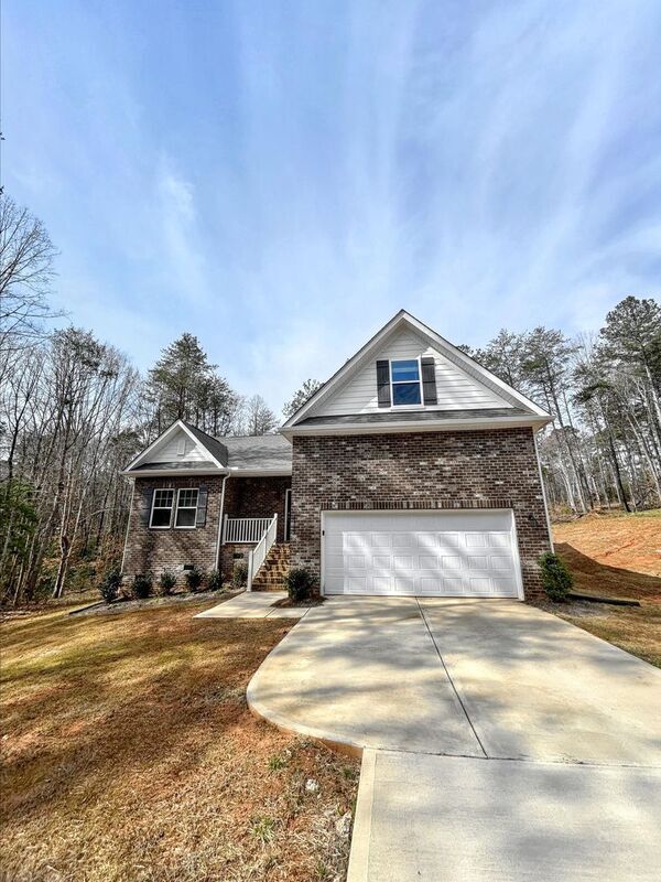 Foto del edificio - 1393 Karriker Ln