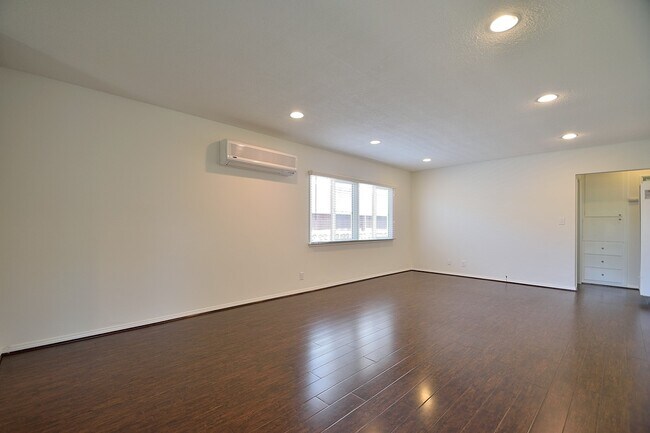 Building Photo - 4710 W 166th St