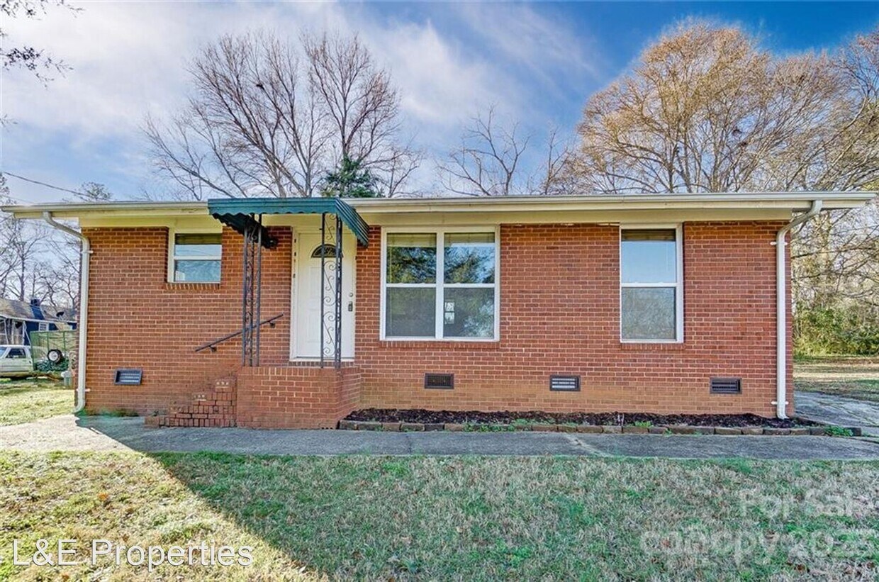 309 N Lee St, Mount Holly, NC 28120 House Rental in Mount Holly, NC