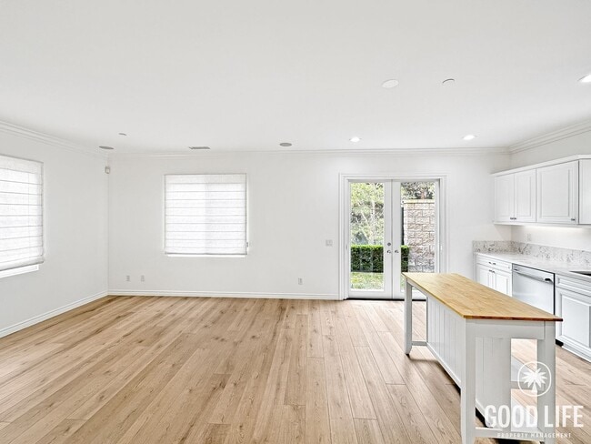 Building Photo - Highly Desired Irvine Living | 3-Bed, Office, Gated Community