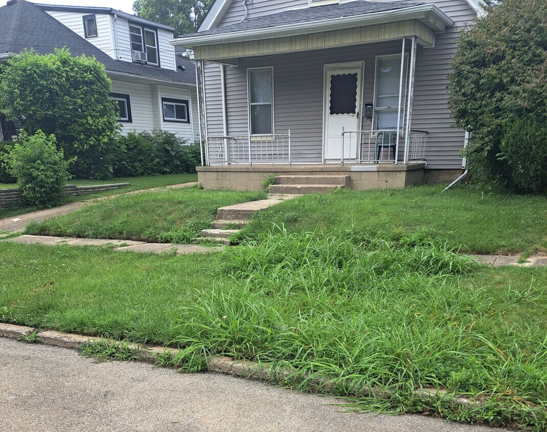 Foto principal - 915 W Thrush Ave