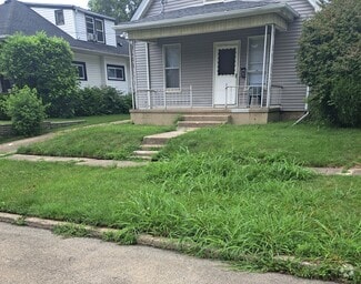 Building Photo - 915 W Thrush Ave