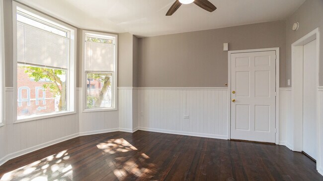 Building Photo - 2200 W Belmont Ave