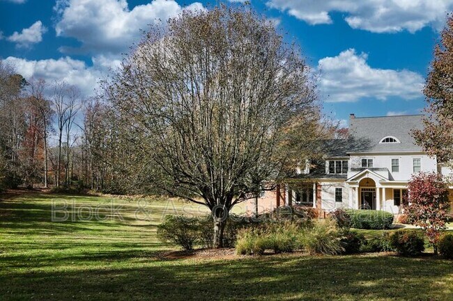 Building Photo - 2416 Kirks Ridge Dr