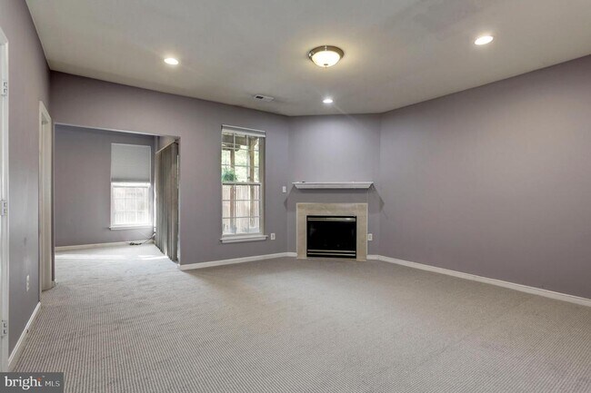 Building Photo - 13110 Park Crescent Cir