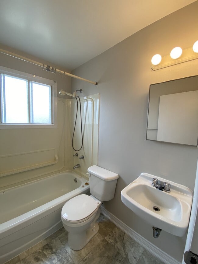 Building Photo - 21 Verdun St