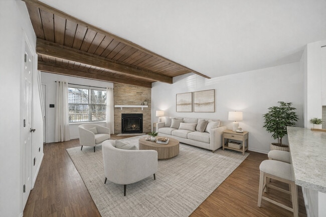 Foto del edificio - 430 Normandie Ln