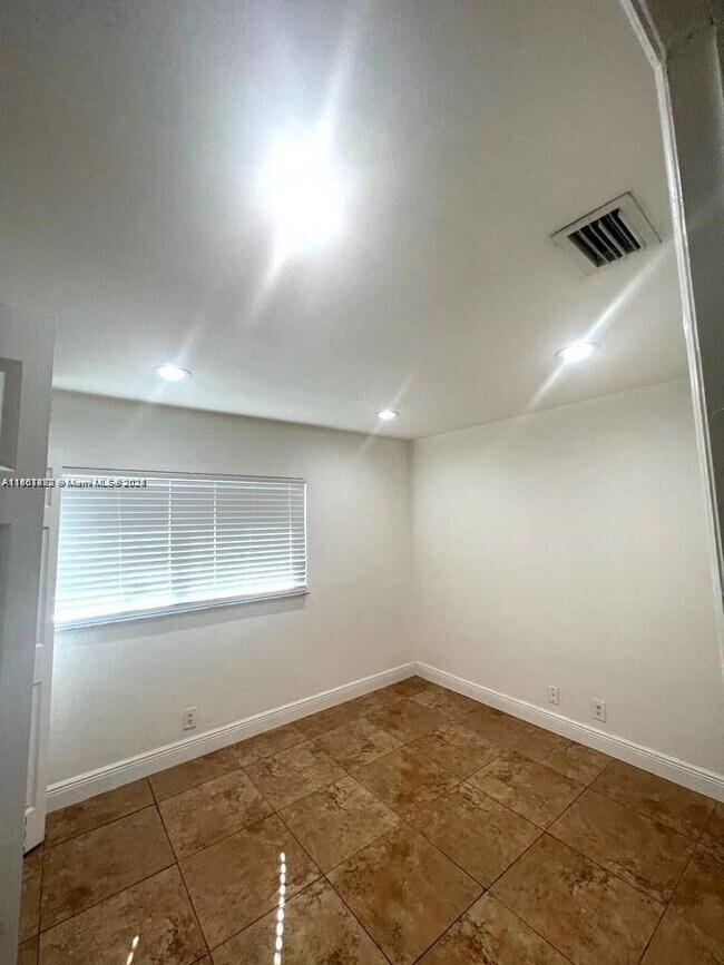 Foto del edificio - 8704 NW 38th Dr