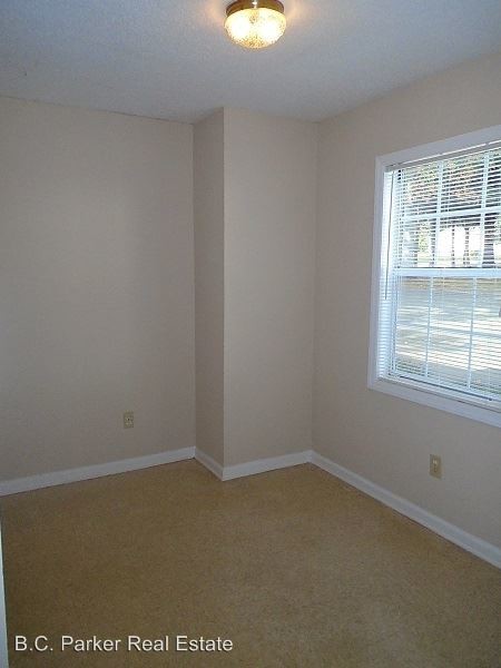 Foto del edificio - 1212 Collins Dr