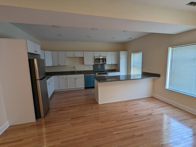 Building Photo - 4512 S Drexel Blvd