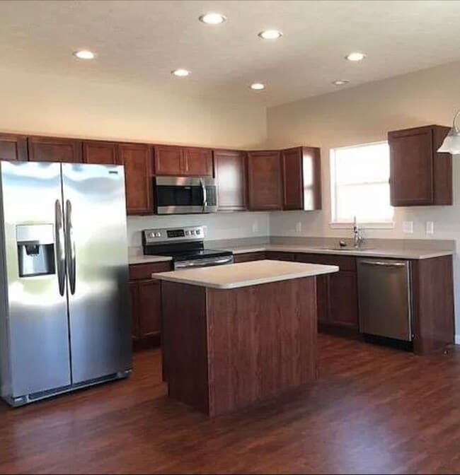 Building Photo - BRITTANY CHASE...3 Bedroom 2 bath