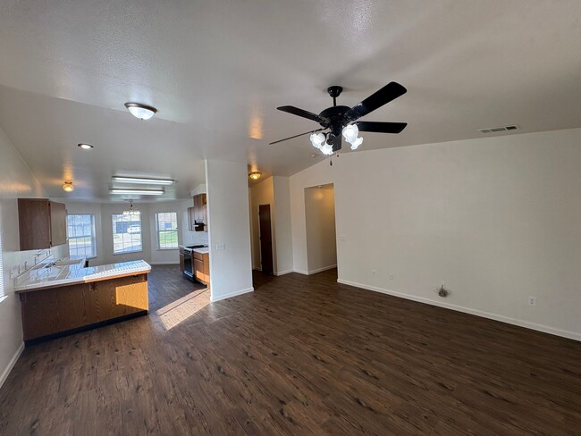 Foto del edificio - NW Visalia Home Rent Ready!