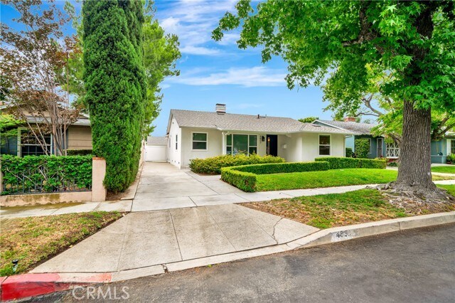 Foto del edificio - 4833 Longridge Ave