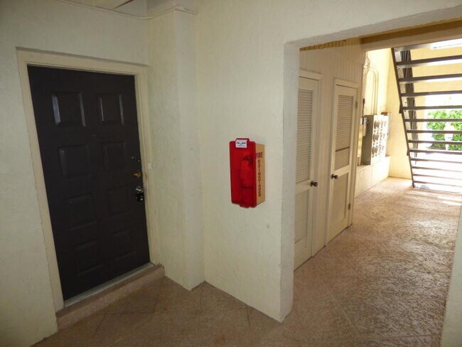 Foto del edificio - 150 Pineview Rd