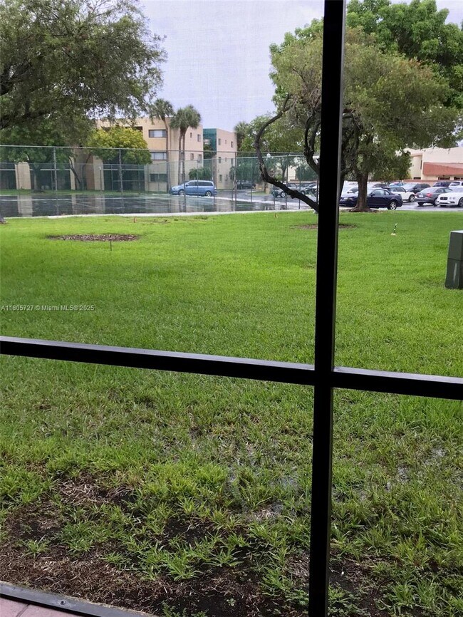 Foto del edificio - 8015 SW 107th Ave