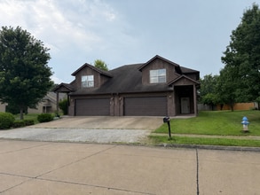 Building Photo - 204-206-206 White River Dr