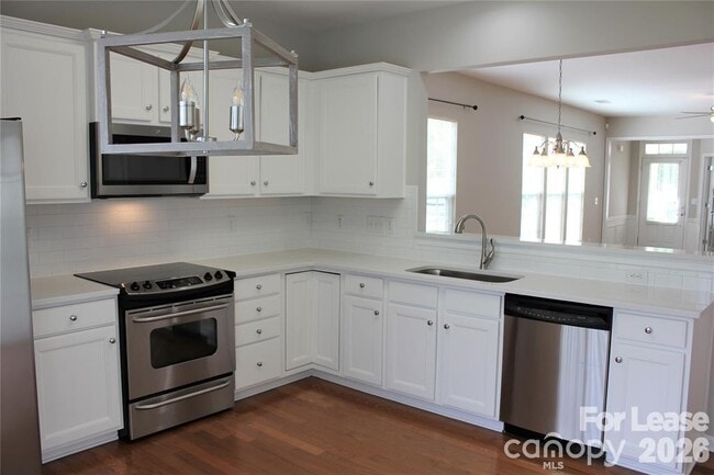 Building Photo - 17534 Hawks View Dr