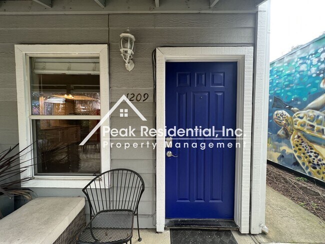 Building Photo - 1 br, 1 bath House - 1209 R Street