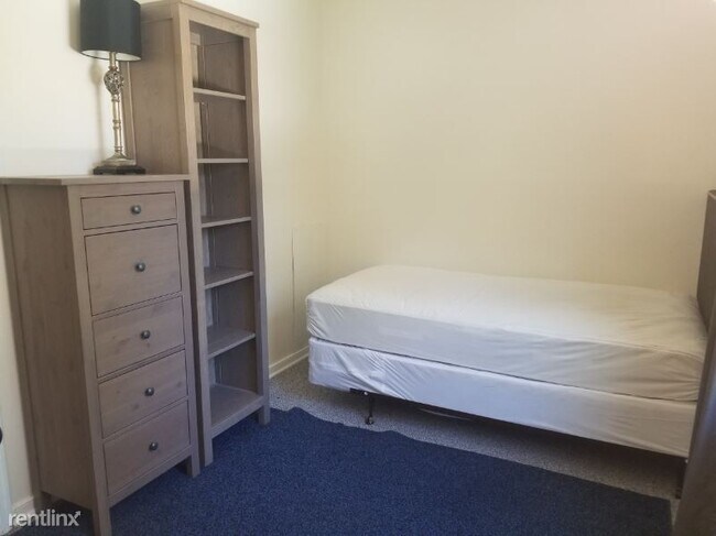 Foto del edificio - 1 br, 1.5 bath Townhome - 400 Acreview Dr