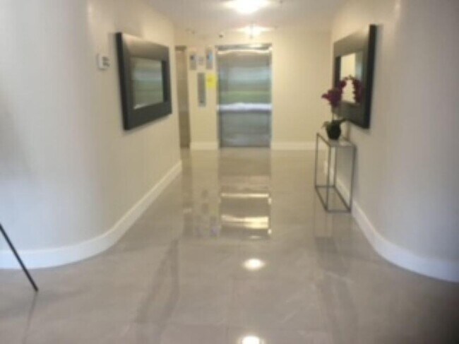 Foto del edificio - 6815 Willow Wood Dr