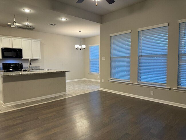 Building Photo - Close to Barksdale Air Force Base... You d...