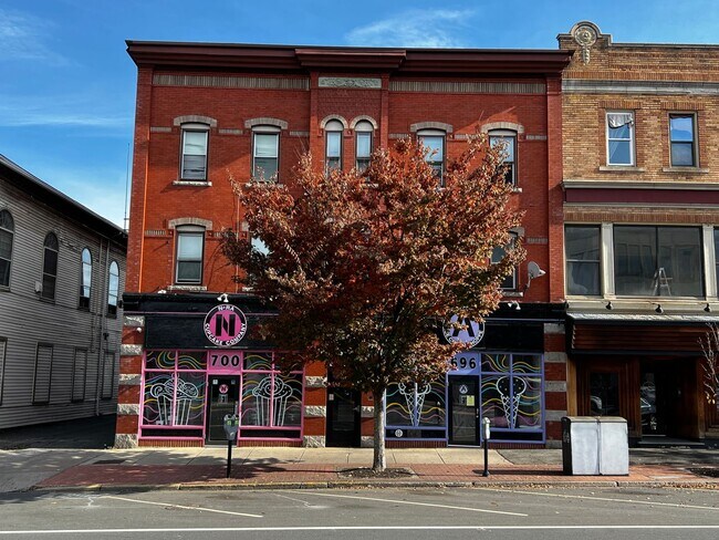 Building Photo - 698 Main Street