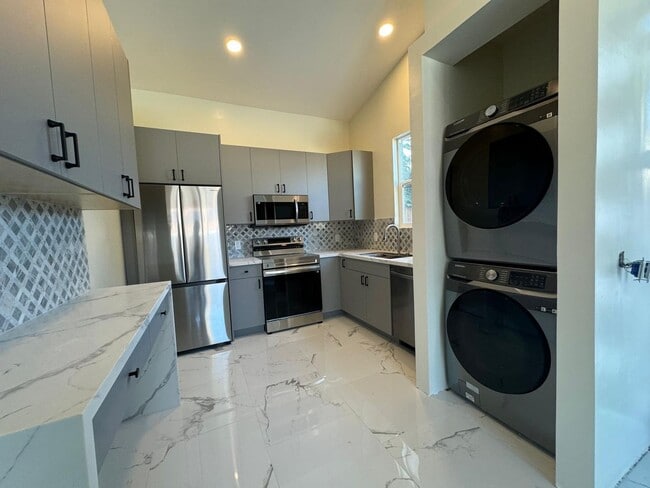 Building Photo - Private modern detached 3 Bedroom Home with solar and battery