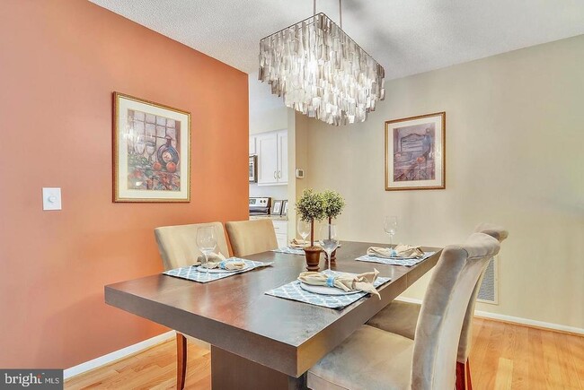 Foto del edificio - 1417 Newport Spring Ct