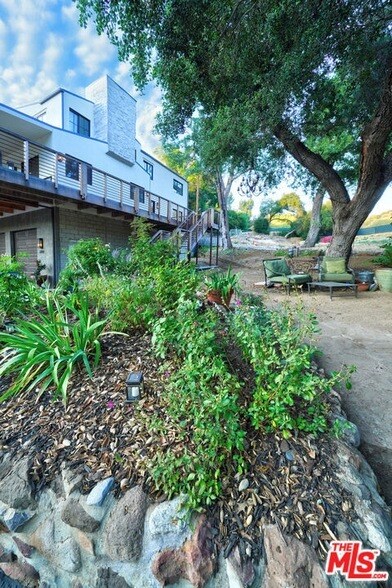 Building Photo - 2310 Laguna Cir Dr