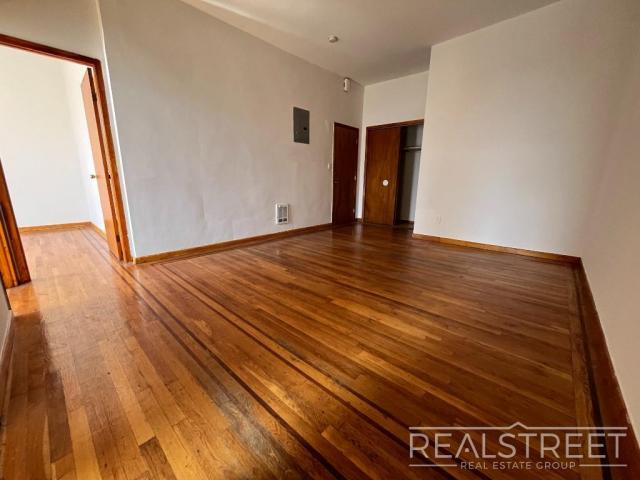 Foto del edificio - 2 bedroom in BROOKLYN NY 11232