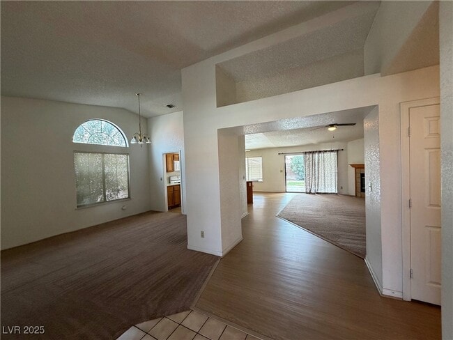 Foto del edificio - 6305 Crosswood Ave