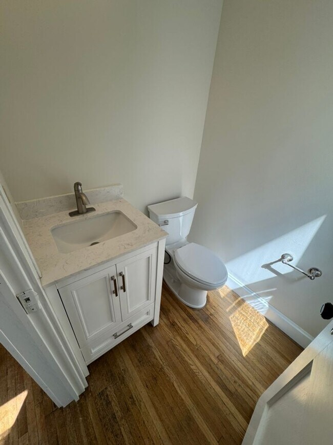 Foto del edificio - BRAND NEW UPDATES!  3 BEDROOMS / 1.5 BATHS...