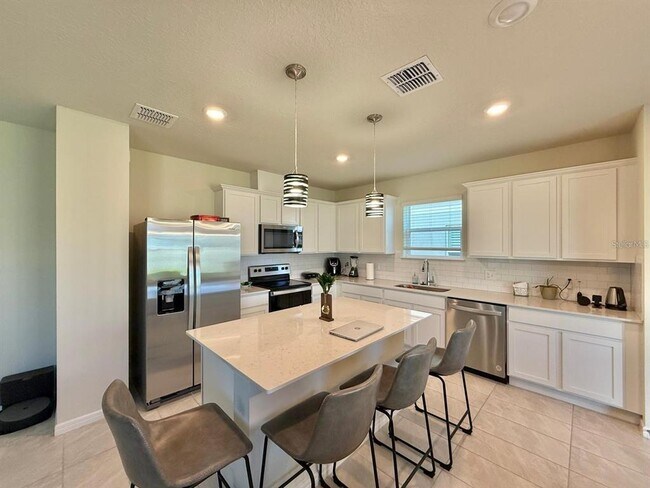 Building Photo - 2023 Alluring Ln