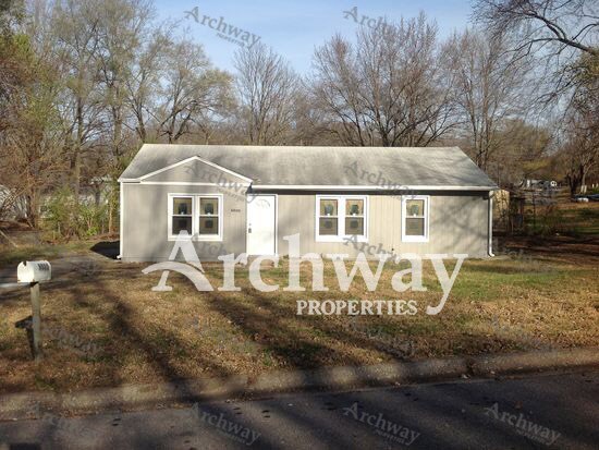 Primary Photo - 6000 Corona Ave