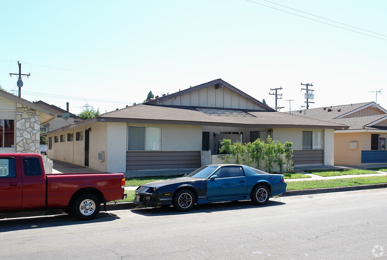 Building Photo - 1802 E Grove Ave