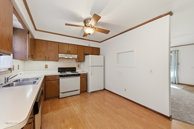 Building Photo - 105 Colonial Pkwy