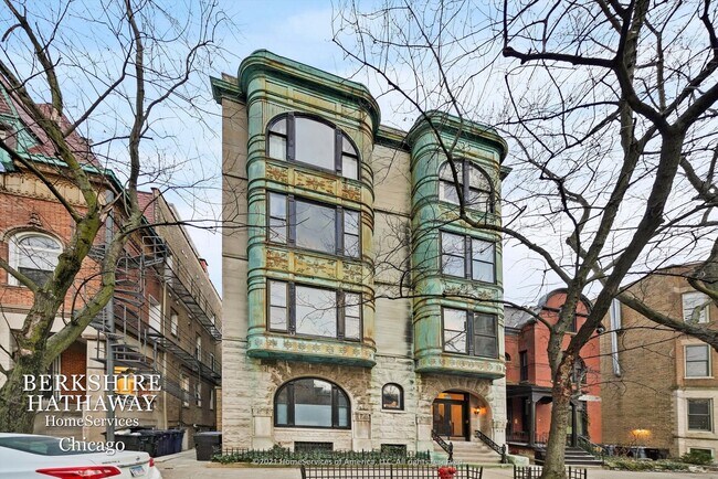 Foto del edificio - 427 W St. James Place
