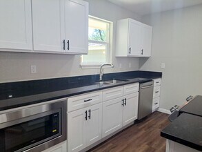 Building Photo - 5819 Liberty Dr