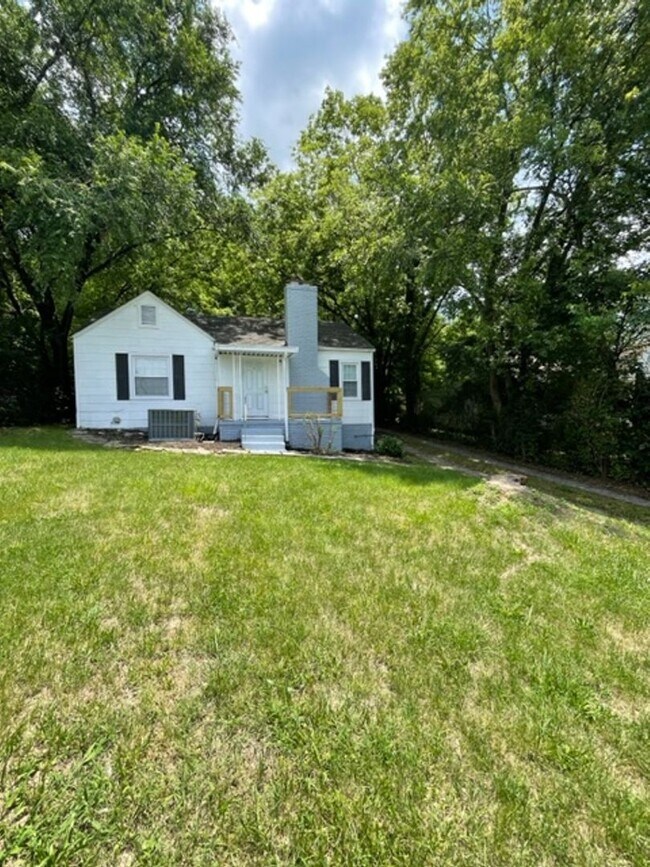 Foto del edificio - Maryville 37804 - 2 bedroom, 1 bath home Short term or Long term lease options - Call Debra Johns...