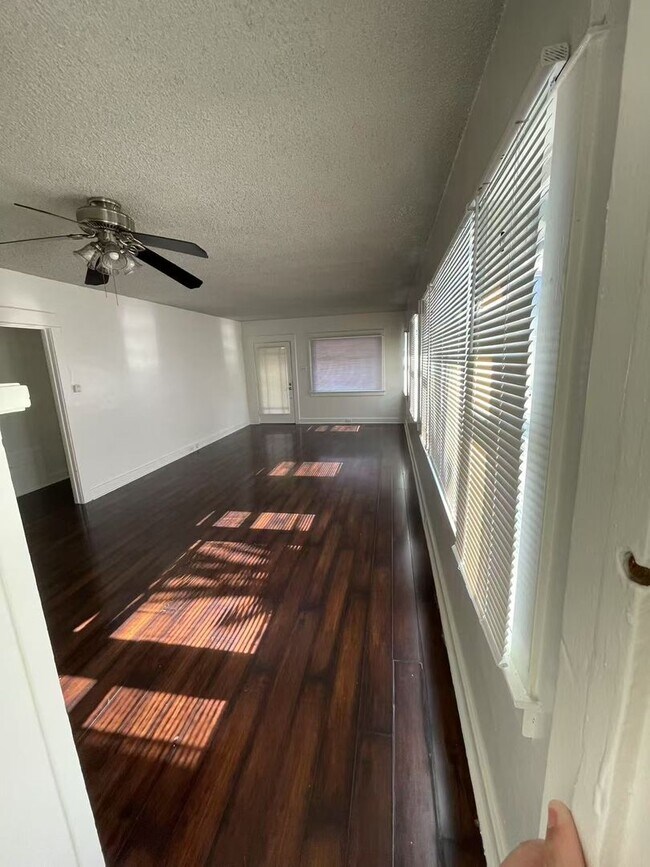Foto del edificio - 1033 Coronado Ave