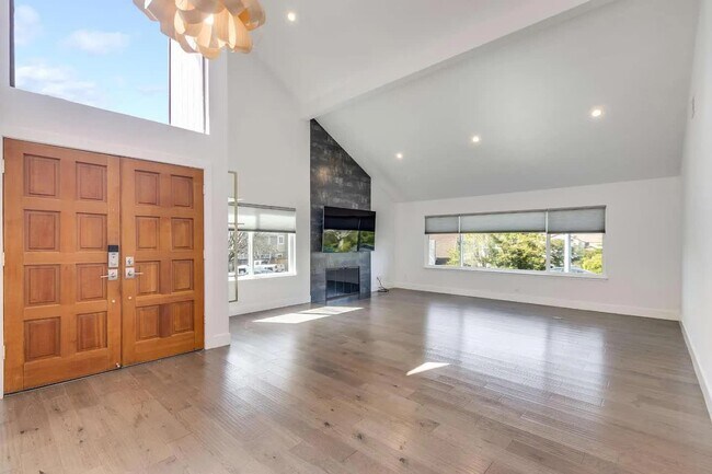 Foto del edificio - 321 Green Hills Dr