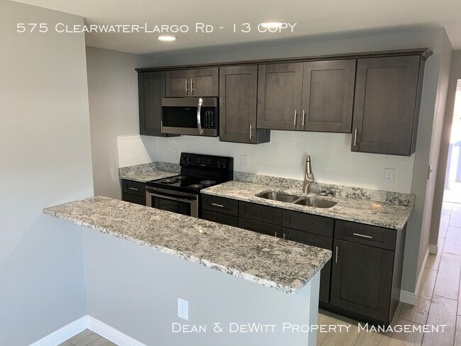 Building Photo - 575 Clearwater Largo Rd N