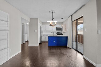 Building Photo - 5001 Lamonte Ln